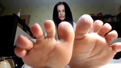 fut-fetish-foto-russkih-znamenitostey-lesbiyanok-zaglyadivanie-pod-yubkami-video